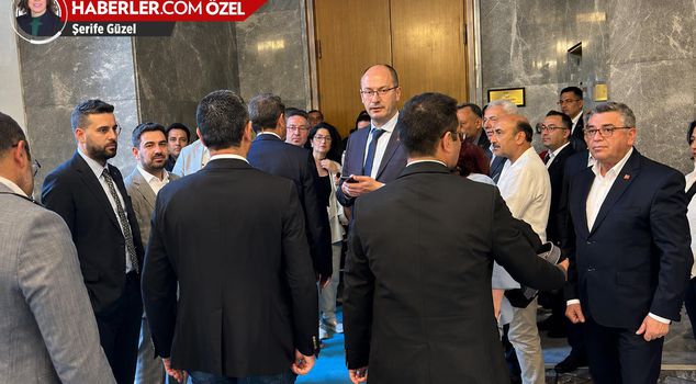 Kılıçdaroğlu or Özel? Here is the first team to arrive at the hall where the CHP Group Meeting will be held.