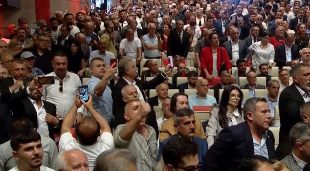 Поддержка Кылычдароглу растет! Толпа в зале привлекла внимание