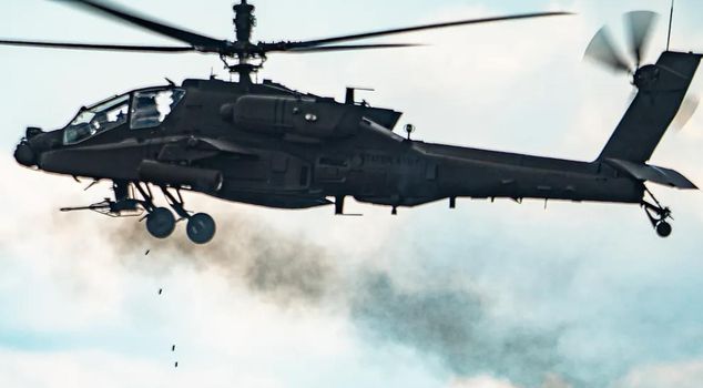 A first in war! A US military helicopter crashed in the Strait of Hormuz.