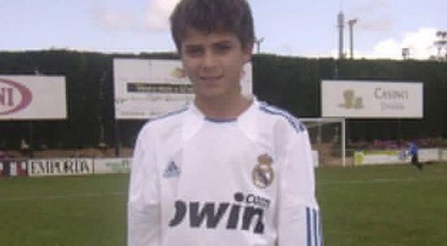 Did you recognize this child? Now the whole world is chasing after him.