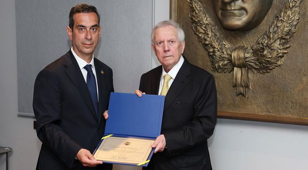 Fenerbahçe President Aziz Yıldırım and his administration have received their certificate of election.