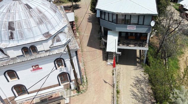 There are only 2 in Turkey: Anyone who sees the neighborhood lodge turns to look again.
