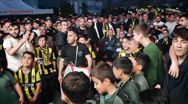 Bitlis Spor promoted to the 3rd League, fans poured into the streets.