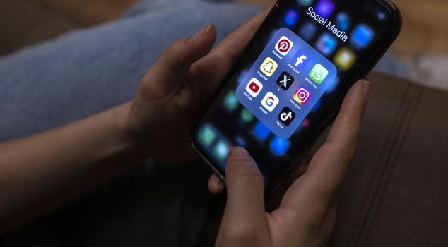 UK Prime Minister Starmer: We are banning social media access for those under 16.