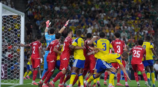 أُقيل أثناء استمرار كأس العالم! بعد هزيمة بخمسة أهداف، جاء المدرب الجديد