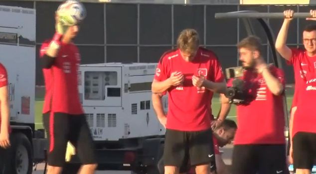 Kenan Yildiz started the training session by praying.
