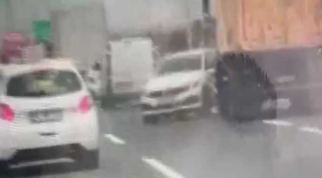 A massacre-like accident on the Northern Marmara Highway was narrowly avoided! It dragged the car for meters.