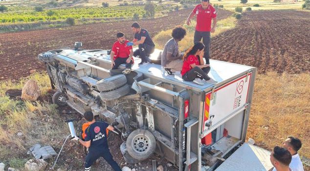 Red Crescent vehicle overturned in Mardin: 4 injured, including 1 doctor