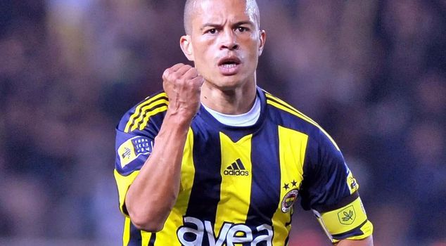 As soon as Alex saw that İsmail Kartal was announced, he immediately grabbed the phone.