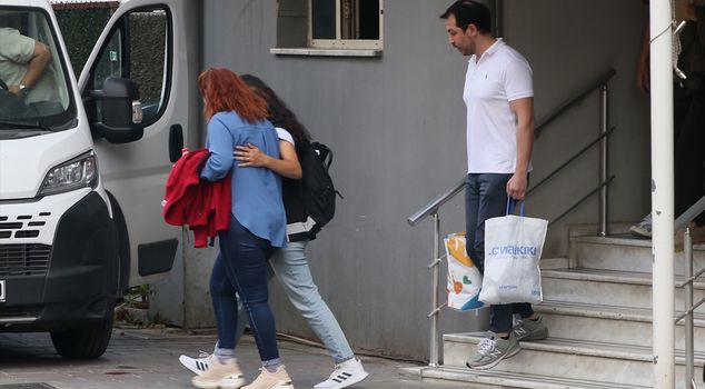 تم اعتقال 7 مشتبه بهم في عملية الرشوة التي استهدفت بلدية صفري حصار، وتم اقتيادهم إلى المحكمة.