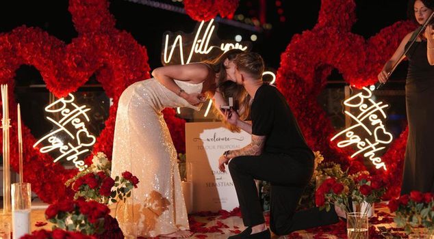 He traveled hundreds of kilometers and specifically proposed in Istanbul! There is no one who doesn't recognize this name.