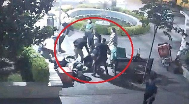 مشاجرة بين أصحاب العمل وسائقي التوصيل في بورصة تُسجل بالكاميرا: 10 موقوفين