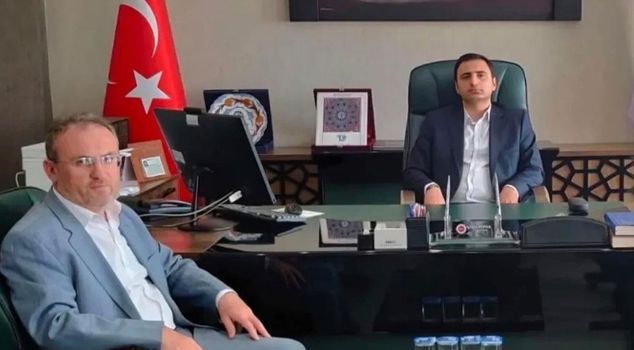Image sparking debate at the Mufti's office: Acting deputy governor trainee sat in the official seat, drawing reaction from the Diyanet community.