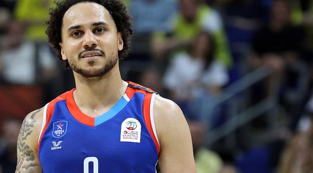 Fenerbahçe Beko is in the running for Shane Larkin