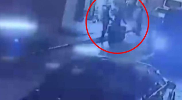 Travelers heading to the airport were blocked by vehicles, and jewelry worth 3 million lira was stolen.