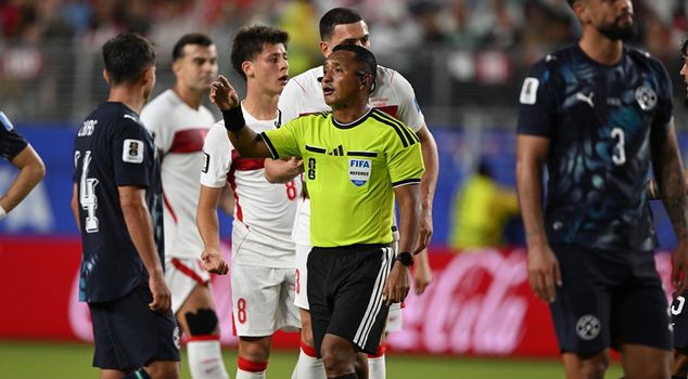The referee of the Türkiye-Paraguay match surprised everyone! Those who heard his real profession couldn't believe it.