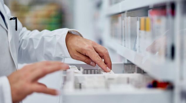 Operation against pharmacists stockpiling and selling drugs abroad! 19 people detained.