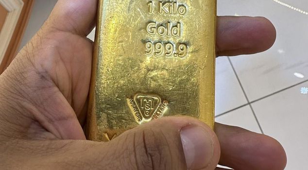 The citizen who sold their house and bought 1 kilogram of gold suffered a great loss.