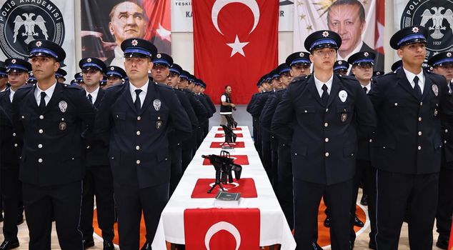 Amasya police candidates' pride day: They celebrated their graduation by playing 