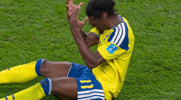 Interesting moments at the World Cup! When they thought they couldn't advance from the group, they collapsed to the ground as soon as the match ended.