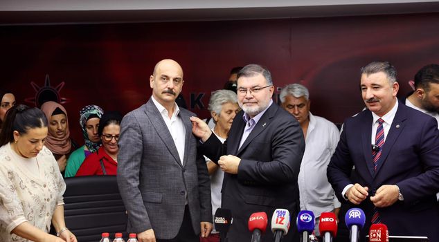 حزب العدالة والتنمية يحصل على 370 عضواً جديداً في إزمير