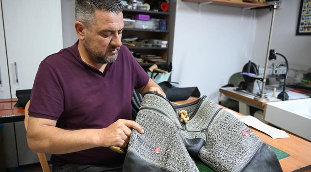 She has been sewing for 15 years: She makes it in just 3 days and sells it for 20 thousand lira