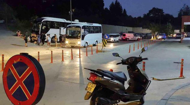 52 domestic tourists who went rafting in Manavgat applied to the hospital with suspected food poisoning.