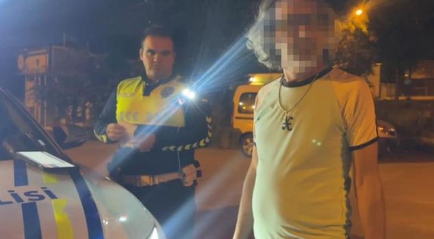 He went to greet the police, got a 50 thousand lira fine and lost his license.