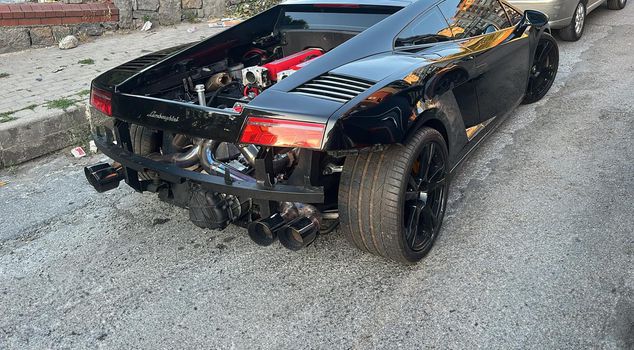 He crashed into an SUV with a luxury car during a test drive and fled! A fine of 174 thousand lira was issued.