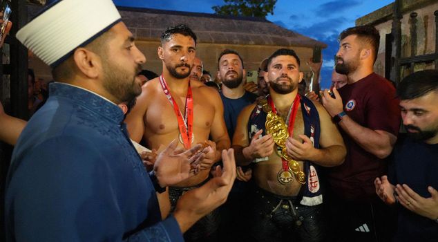 Chief Wrestler Erkan Taş continues the tradition of Turkish baths in Edirne.