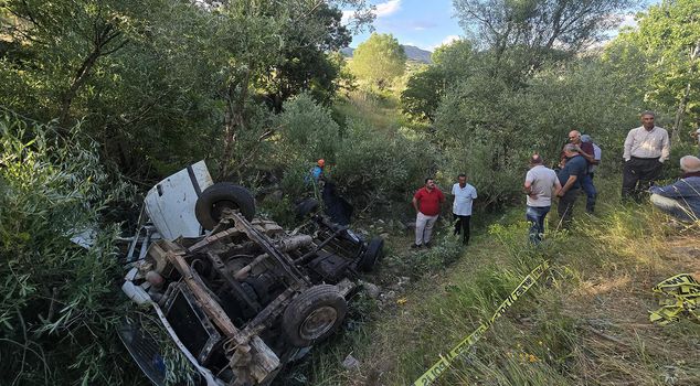 Pickup truck rolls into ravine in Bingöl: 3 dead, 2 injured