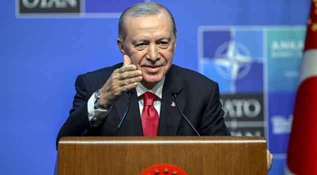 الرئيس أردوغان للصحفي اليوناني: نعرفك من عينيك