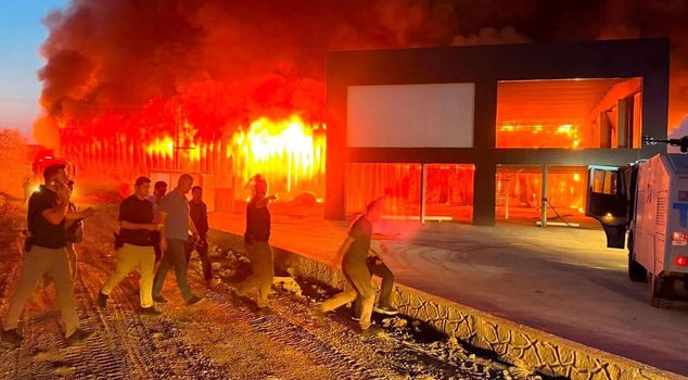 Chain market warehouse in Batman engulfed in flames