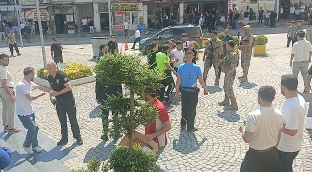 The courthouse suddenly turned into a battlefield! 1 police officer and 2 suspects injured: 5 detained