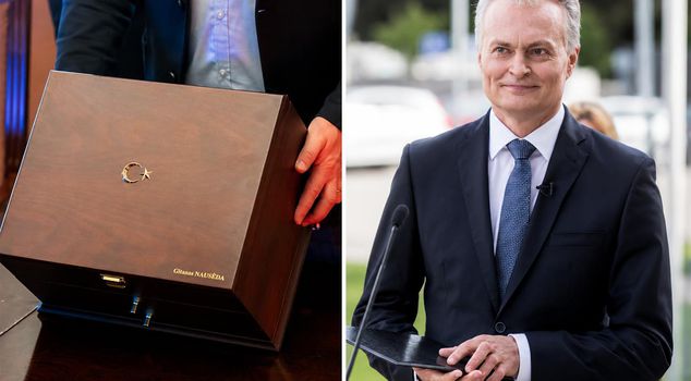 Erdogan's gift went on display in Lithuania! President Nauseda showed it to journalists one by one.