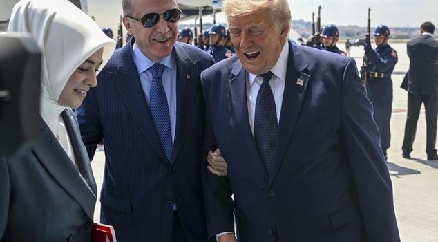 The British did not overlook the detail in the Trump-Erdoğan images! They served it to the world like this.