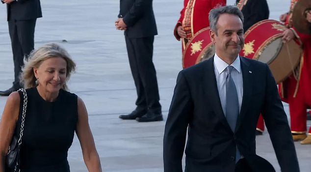 Mitsotakis was welcomed with mehter, while a simultaneous 'Cyprus' step came from the EP.