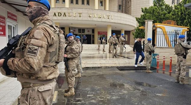 في شانلي أورفا، اختطاف امرأة تبلغ من العمر 21 عامًا تحت تهديد السلاح واتهامها بالاعتداء الجنسي: اعتقال 14 شخصًا