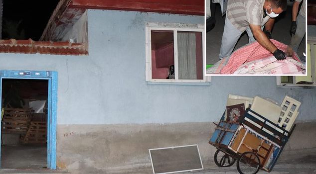 Одинокий мужчина скончался у себя дома через 5 дней после смерти матери.