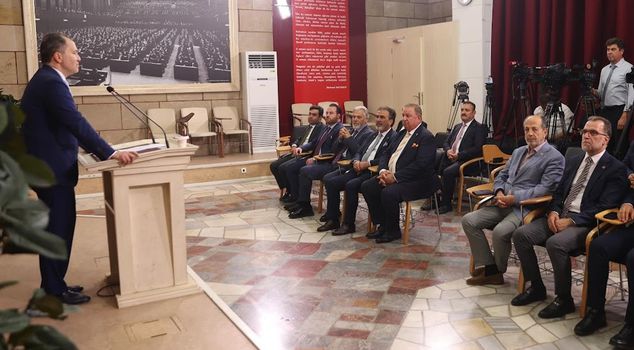 أربكان يفسر سبب بكائه في جنازة خامنئي