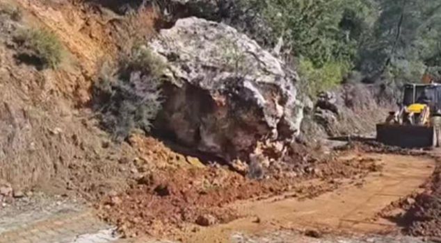 A rock fragment broke off in Göynük Canyon and fell on visitors: There are many injured