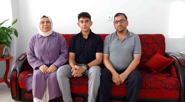 He gave up the smartphone and became Turkey's champion with a keypad phone.