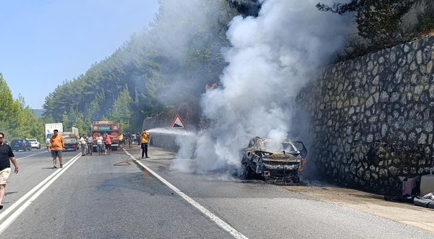 Family returning from vacation experienced a nightmare: They barely escaped their burning car