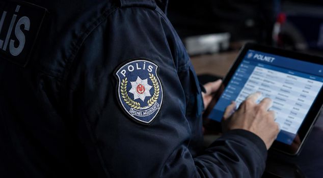 The shocking messages of policemen in custody! They exposed all the citizens' private information to the gang.