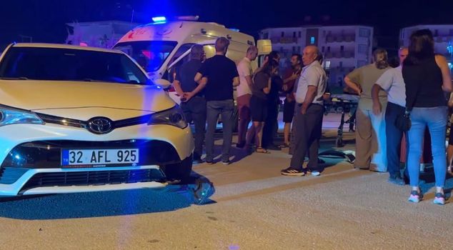 A car and a motorcycle collided, and a child by the roadside was injured.