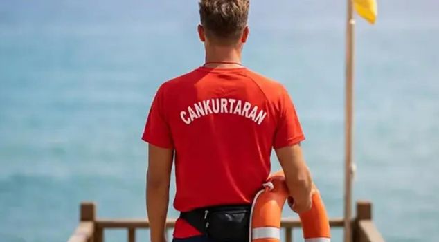 Look what he did while the lifeguards were saving his girlfriend's life