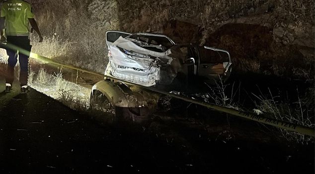 A massacre-like accident! The vehicle, reduced to scrap, became a grave for a family.
