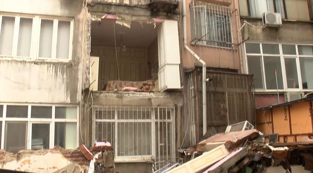 When the wall of a building collapsed in Şişli, the neighborhood thought it was an earthquake.