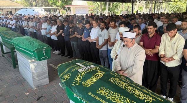 أقسى صورة اليوم! 4 توابيت من نفس العائلة جنبًا إلى جنب