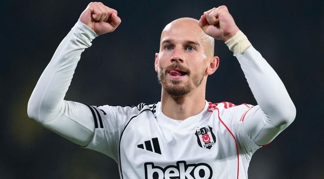 A hook from the arch-rival to Vaclav Cerny
